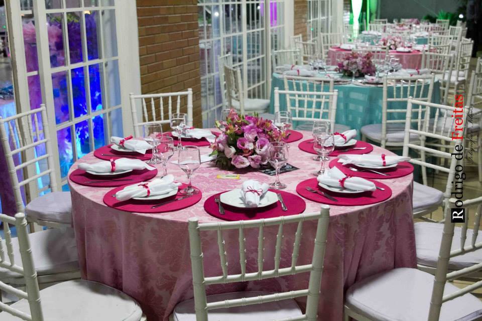 Como Decorar mesa de plástico para festa 2